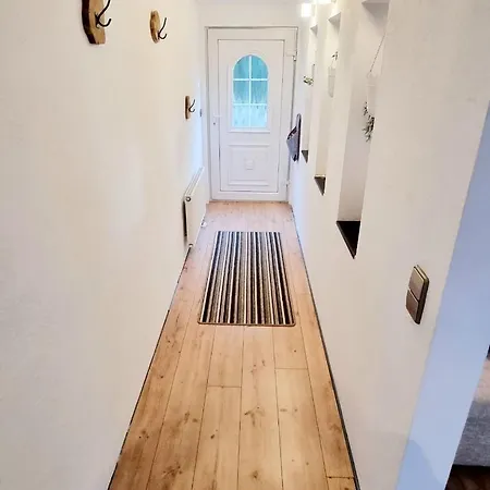 Ruheoase Am Waldrand - Auf 90qm Sind Nicht Nur Eltern Und Bis Zu 5 Willkommen, Auch Hunde Und Katzen Sind Willkommen * Laichingen