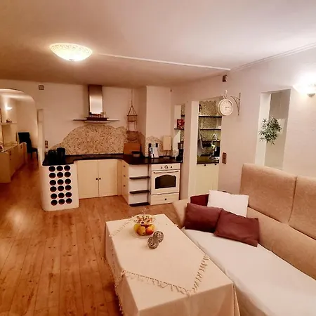 Apartmán Ruheoase Am Waldrand - Auf 90qm Sind Nicht Nur Eltern Und Bis Zu 5 Willkommen, Auch Hunde Und Katzen Sind Willkommen Laichingen