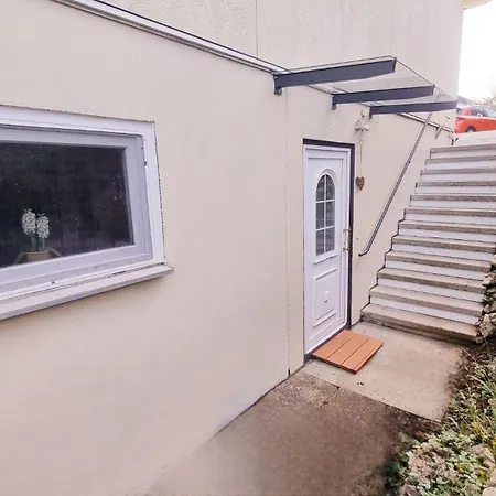 Ruheoase Am Waldrand - Auf 90qm Sind Nicht Nur Eltern Und Bis Zu 5 Willkommen, Auch Hunde Und Katzen Sind Willkommen Laichingen