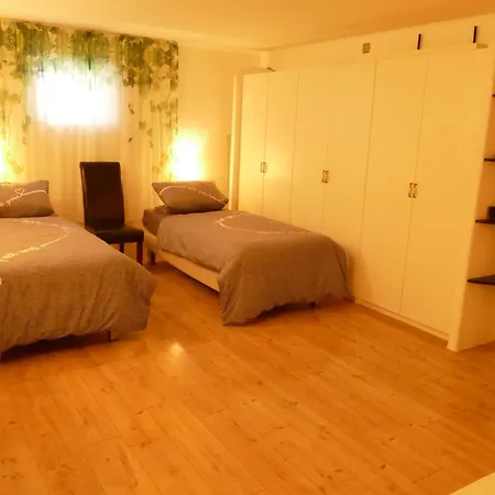 Apartmán Ruheoase Am Waldrand - Auf 90qm Sind Nicht Nur Eltern Und Bis Zu 5 Willkommen, Auch Hunde Und Katzen Sind Willkommen Laichingen